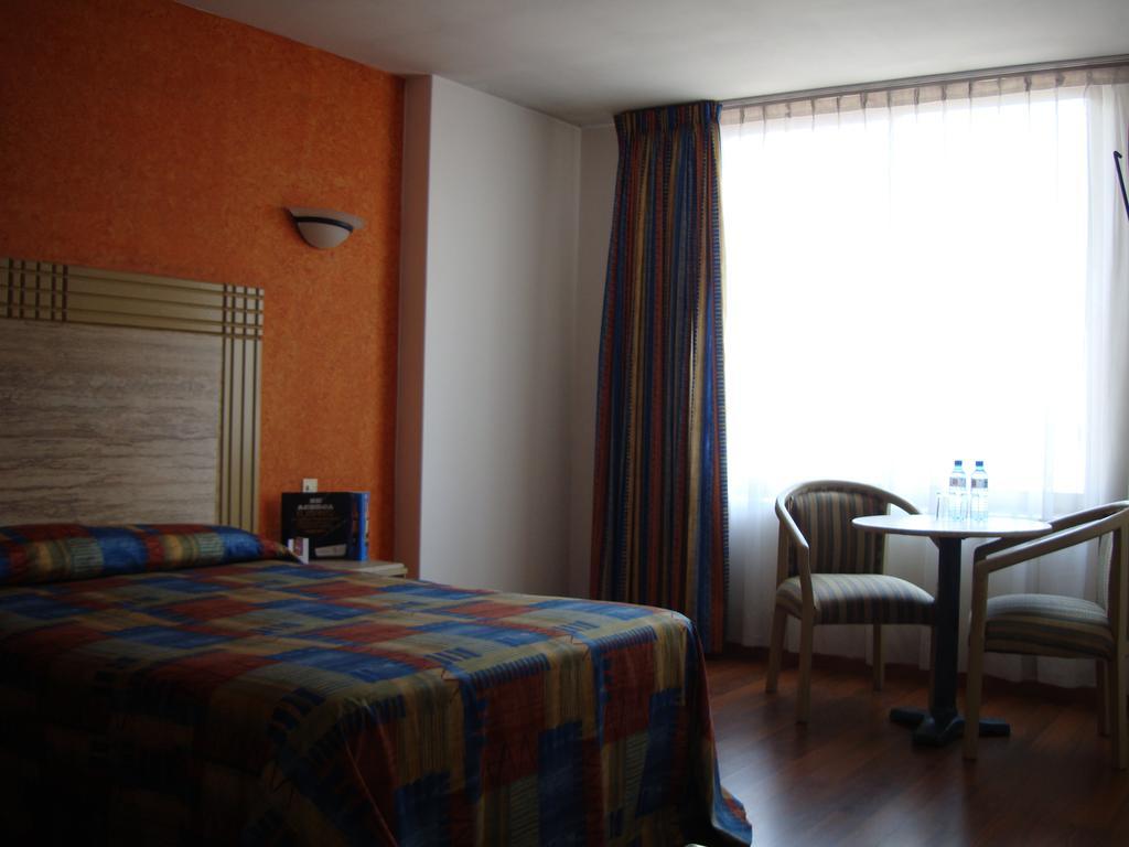 Hotel Cervantes Гвадалахара Номер фото